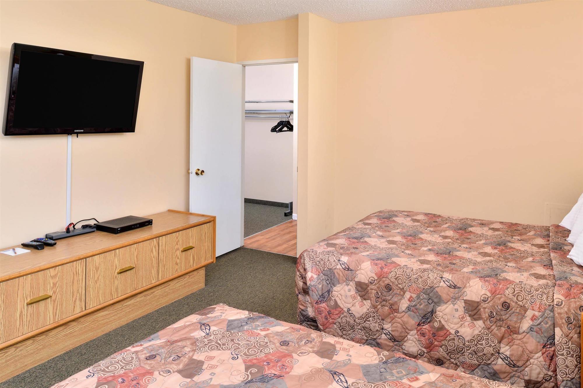 Canadas Best Value Inn Whitecourt Exterior foto